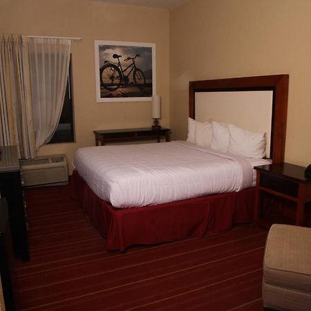 Days Inn By Wyndham Semmes Mobile Exterior photo